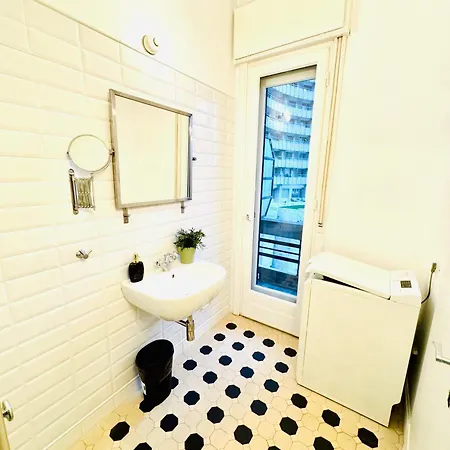 Square Бухарест